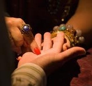 רואת-הנסתר העיוורת